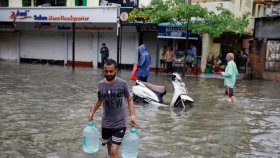 গুজরাটে বন্যায় ২৮ জনের মৃত্যু, বাস্তুচ্যুত হাজারো মানুষ