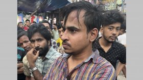 বঙ্গবাজারে সিন্ডিকেটের প্রতিবাদ করায় দুই সাংবাদিকের ওপর হামলা