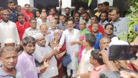 আন্দোলনে নিহত আসিফের কবর জিয়ারত করলেন বিএনপি নেতা হাবিব 