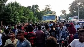 আবারও শুরু চাঁদাবাজি, অটোরিকশা চালকদের বিক্ষোভ