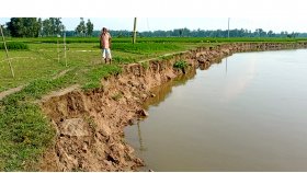 বাঙালি নদীতে বিলীন হচ্ছে বাড়িঘর-ফসলি জমি