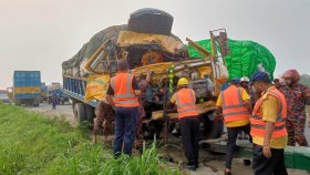 টাঙ্গাইলে সড়ক দুর্ঘটনায় নিহত ২, যানজট