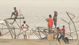 পদ্মায় তলিয়ে গেলো আরেকটি বৈদ্যুতিক টাওয়ার পোল, বিলীন বসতবাড়ি-কৃষিজমি