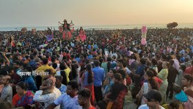কক্সবাজার সৈকতে ৩ লাখ মানুষের উপস্থিতিতে ২৪৫টি প্রতিমা বিসর্জন