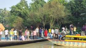 প্রতিমা বিসর্জনের আগে দুই নৌকার সংঘর্ষে কিশোরের মৃত্যু
