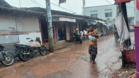 দানার প্রভাবে বরগুনায় ভারী বৃষ্টি, প্রস্তুত ৬৭৩ আশ্রয়কেন্দ্র