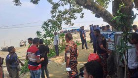পদ্মায় পুলিশের নৌকা ডুবিয়ে দিয়েছে দুর্বৃত্তরা, দুই এএসআই নিখোঁজ