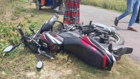 ফুটবল খেলা দেখতে যাওয়ার পথে সড়কে দুই বন্ধু নিহত