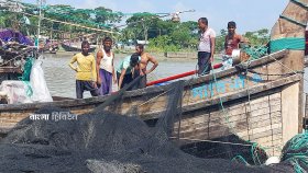 উঠছে নিষেধাজ্ঞা, ইলিশ ধরার অপেক্ষায় জেলেরা