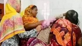 ‘মুরুব্বি-মুরুব্বি উঁহু’ বলায় ঝলসে দেওয়া সেই কিশোরী দেড় মাসেও সুস্থ হয়নি