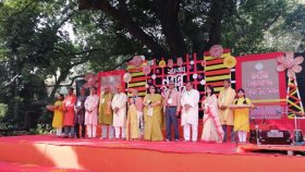 অগ্রহায়ণের প্রথম সকালে ঢাবির চারুকলা মুখরিত