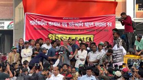 ‘রিকশাচালকদের দাবি না মেনে গদিতে থাকতে পারবেন না’