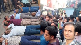 চিন্ময় কৃষ্ণকে আদালতে নেওয়ার সময় বাধা দেওয়ার অভিযোগে ২ জন গ্রেফতার