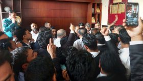 আলিফ হত্যা মামলার আসামির পক্ষে ওকালতনামা, আদালতে আইনজীবীদের বিক্ষোভ