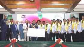 যুব হকি দলকে ৫ লাখ টাকা পুরস্কার দিয়েছে ফেডারেশন