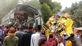 দিনাজপুরে বাস-ট্রাকের মুখোমুখি সংঘর্ষে ৩ জন নিহত