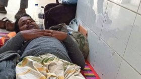 মোটরসাইকেল থেকে ফেলে পিটিয়ে হাত-পা ভেঙে দেওয়া হলো যুবলীগ কর্মীর