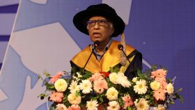 সরকার দেশকে একটি গণতান্ত্রিক শাসনে রূপান্তরের চেষ্টা করছে: শিক্ষা উপদেষ্টা