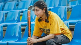 হকিস্টিক হাতে পড়শীর ‘কথা একটাই’