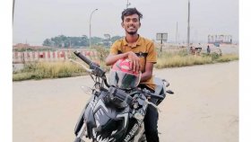 সড়কে প্রাণ গেলো মোটরসাইকেল আরোহী যুবকের