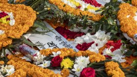 শহীদ বুদ্ধিজীবী স্মৃতিসৌধে শ্রদ্ধার ফুল