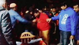 গ্রেফতারের দুই দিন পর বাবার মৃত্যু, হাতকড়া নিয়ে জানাজায় যুবলীগ নেতা