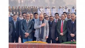 জাতীয় স্মৃতিসৌধে প্রধান বিচারপতির শ্রদ্ধা