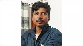 ঘোরাফেরা করার সময় ছাত্রলীগ নেতাকে ধরে মারধর করে পুলিশে দিলো ছাত্রদল