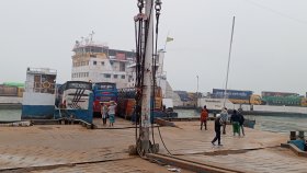 দৌলতদিয়া-পাটুরিয়া নৌপথে ৯ ঘণ্টা পর ফেরি চলাচল স্বাভাবিক