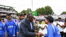 দুই স্তরের টেস্ট ক্রিকেটের সমালোচনায় ক্লাইভ লয়েড  