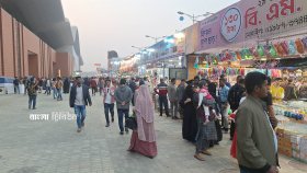 ছুটির দিনে জমবে বাণিজ্য মেলা