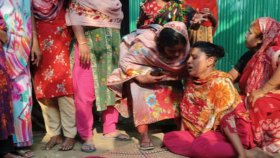 ননদ-ভাবির মারামারি থামাতে গিয়ে ছেলের ধাক্কায় বাবা নিহত
