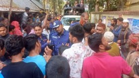 ছাত্রীদের পেটানোর অভিযোগে প্রধান শিক্ষককে মারধর, পদত্যাগপত্রে স্বাক্ষর আদায়