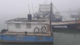 সাড়ে তিন ঘণ্টা পর দৌলতদিয়া-পাটুরিয়া নৌপথে ফেরি চলছে