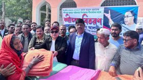 পাইকগাছায় দুস্থদের মাঝে শীতবস্ত্র বিতরণ