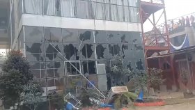 ছুরিকাঘাতে পোশাকশ্রমিকের মৃত্যু গুজব, বিক্ষোভে যোগ না দেওয়ায় কারখানা ভাঙচুর