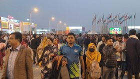 ছুটির দিনে বাণিজ্য মেলায় ব্যাপক ভিড়, বেড়েছে বিক্রি