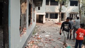 আমির হোসেন আমুর বাড়ি-প্রতিষ্ঠানে ভাঙচুর
