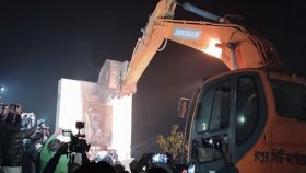 রংপুরে ভেঙে ফেলা হলো শেখ মুজিবের দুটি ম্যুরাল