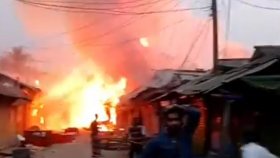লক্ষ্মীপুরে আগুনে ২০ দোকান পুড়ে ছাই, ব্যাপক ক্ষয়ক্ষতি