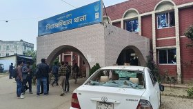 স্কুলছাত্র নিখোঁজের ঘটনায় থানা ও সার্কেল এসপির দফতর ভাঙচুর