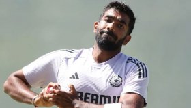 ইংল্যান্ডে তিন টেস্টের বেশি খেলবেন না বুমরা!