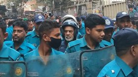 কারাগারে বসে ফেসবুকে স্ট্যাটাস: যা বললেন ফারুক খান