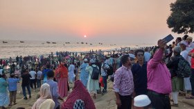 কুয়াকাটায় পর্যটকদের উপচে পড়া ভিড়, খালি নেই হোটেল-মোটেল