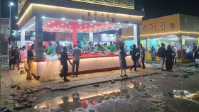 হঠাৎ বৃষ্টি: ভিজলো বই, কমলো দর্শনার্থী