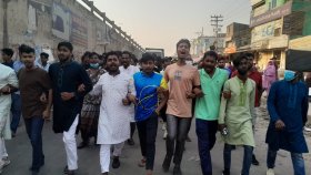 ফুটপাতে ছাত্রলীগ নেতার চাঁদাবাজির অভিযোগ, প্রতিবাদে ছাত্রদলের বিক্ষোভ