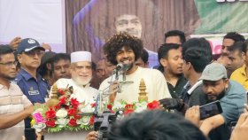 সংবর্ধনা অনুষ্ঠানে হামজা, ‘আপনারা আইছইন দেখবার লাগি, ভালা লাগছে’