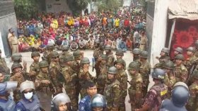 ঈদের ছুটি আরও দুই দিন বাড়ানোর দাবিতে মহাসড়ক অবরোধ