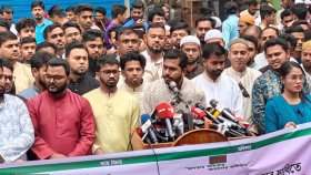 আ.লীগ নিষিদ্ধের দাবিতে অবস্থান কর্মসূচি পালন করবে গণঅধিকার পরিষদ