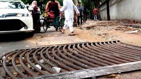 রাজধানীতে সড়কে বসলো ‘রিকশা ট্র্যাপার’, উদ্দেশ্য গতি নিয়ন্ত্রণ